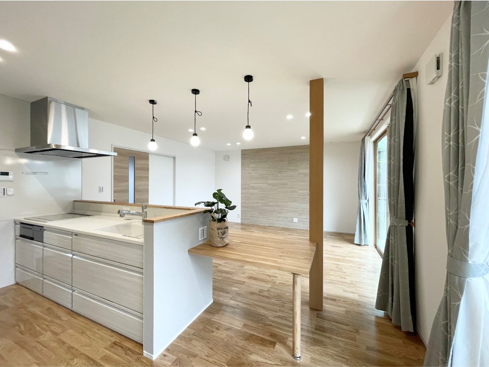 無垢フローリングが 温かく気持ちいい 孫が走り回れる家 写真