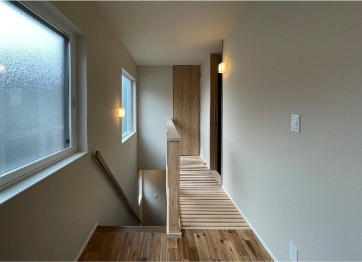 スノコで繋がる和のぬくもりが広がる家 写真